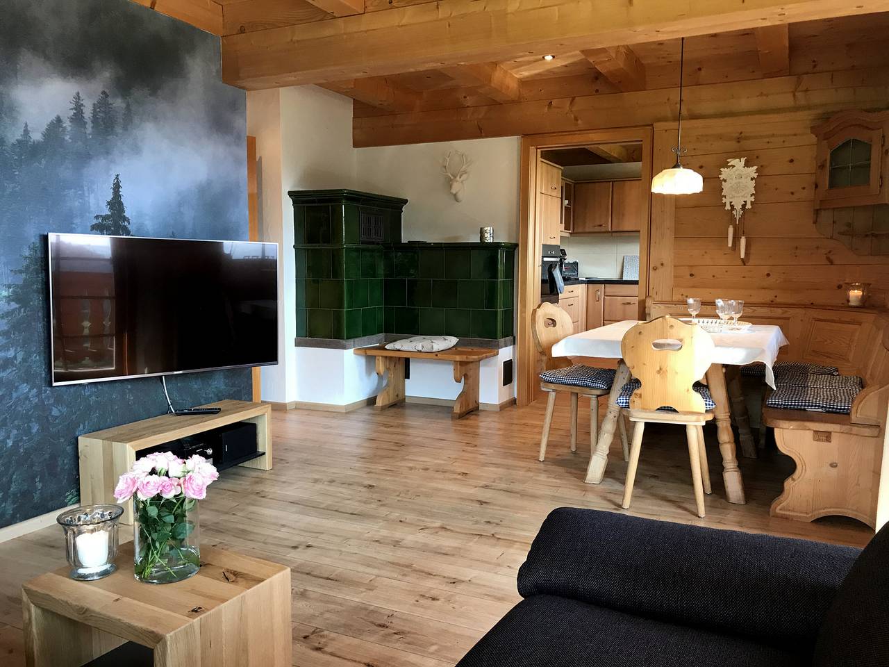 Apartamento entero, Apartamento vacacional 'Hirschsprung' con vistas a la montaña, terraza privada y wifi in Suedlicher Schwarzwald, Hinterzarten