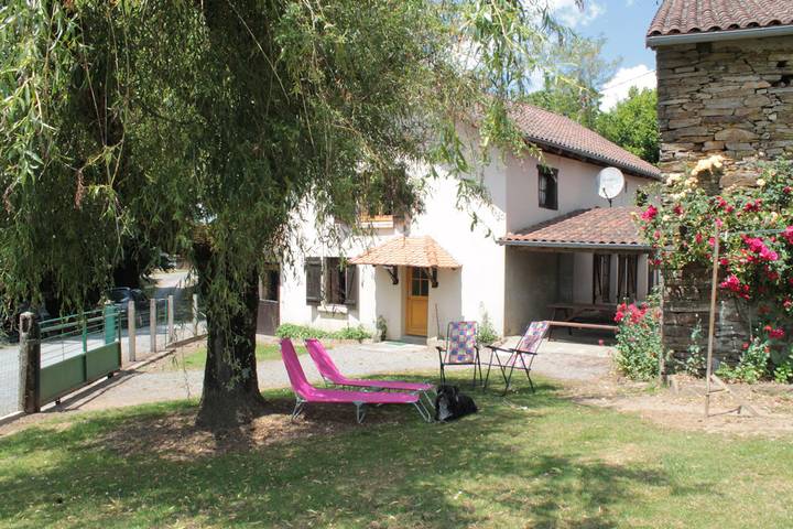 Gîte pour 5 personnes, avec terrasse et jardin - 1