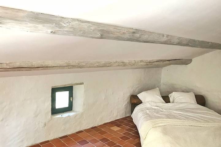 Location de vacances pour 6 personnes, avec terrasse et sauna ainsi que piscine et jardin à Lussan - 2