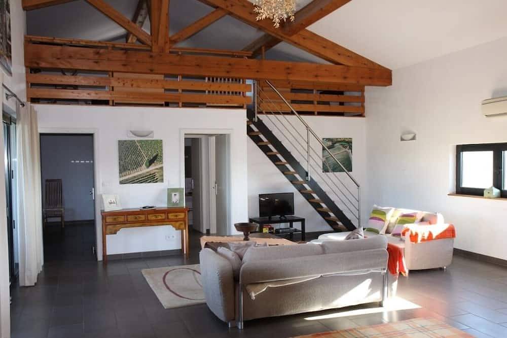 Appartement entier, Jours de vigne - Appartement contemporain pour 8 personnes in Villegailhenc, Région de Carcassonne