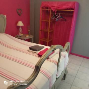 Gîte pour 3 personnes, avec jacuzzi et terrasse à Bellegarde