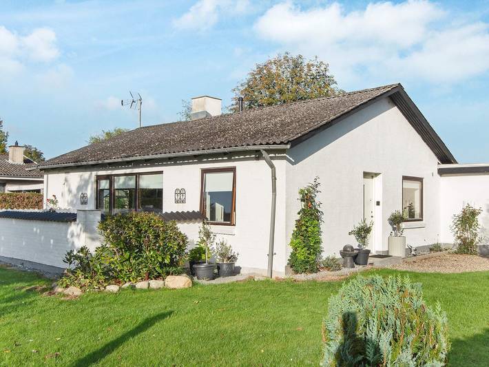 Ferieudlejning for 4 personer, med Terrasse og Have i Haderslev