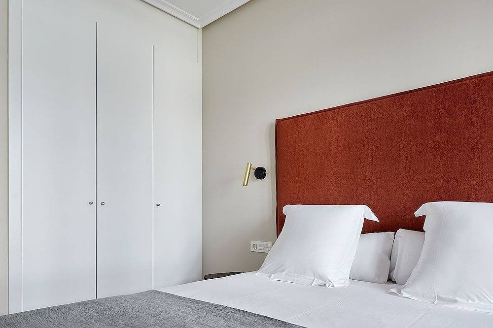 Entire apartment, Oiasso by Feelfree Rentals in Playa de la Concha, San Sebastian