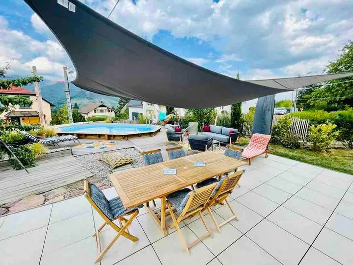 Ferienhaus für 9 Personen, mit Ausblick und Pool sowie Garten, kinderfreundlich - 1