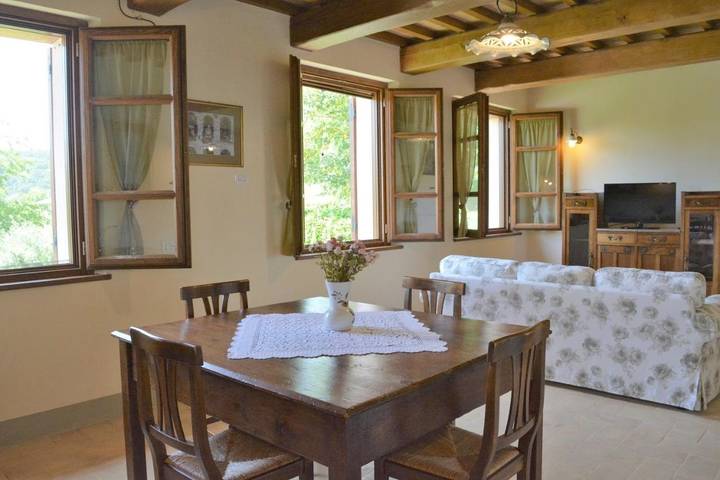 Agriturismo per 5 persone, con giardino e panorama, con animali domestici in Gubbio