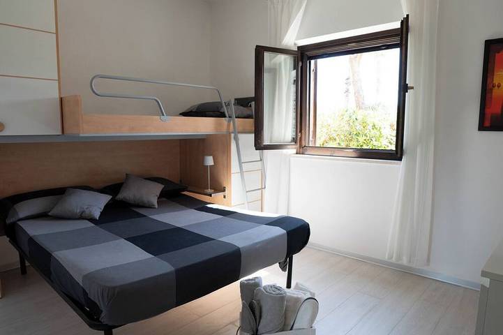 Modernes Ferienhaus mit 5 Betten, Poolfront und Strandzugang inklusive. Haustierfreundlich in Pisticci, Golf von Tarent