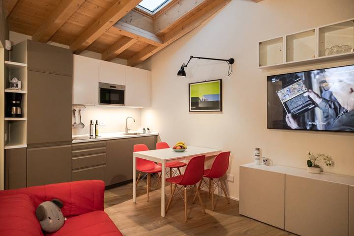 Ganze Wohnung, Apartment 'Flat 2' mit Wlan in San Felice del Benaco, Gardasee-Berge