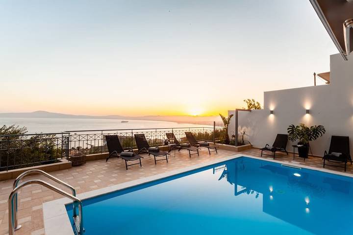 Vakantiehuis voor 8 personen, with Uitzicht op zee and Tuin as well as Zwembad in Kalamata