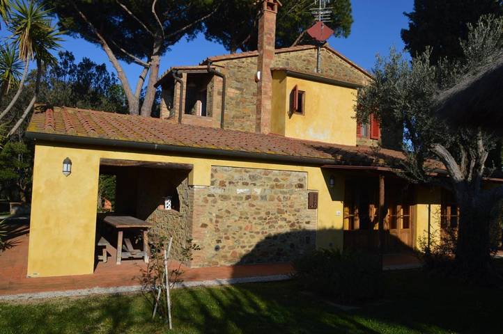 Ferienwohnung für 3 Personen, mit Ausblick und Garten sowie Sauna in Castagneto Carducci