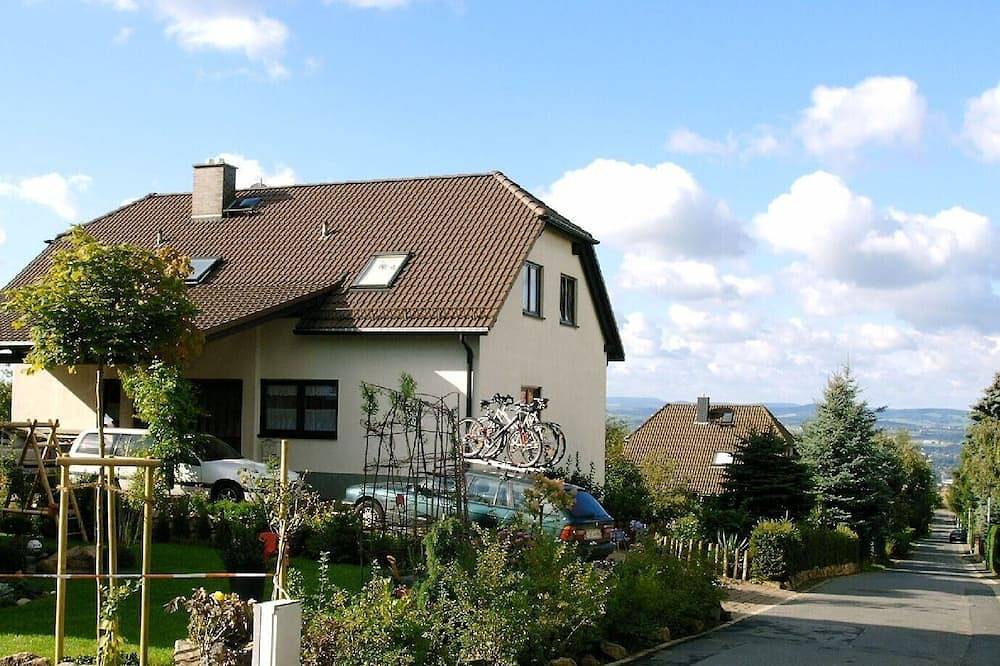 Geheel appartement, Comfortabel appartement hoog boven Dresden aan de top van de vallei Elbe in Schönfeld-Weißig, Dresden