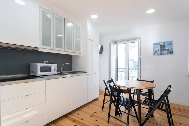Entire apartment, Flh Mouraria Charming Flat Iii in Santa Maria Maior, Costa de Lisboa