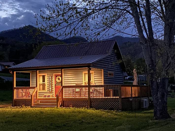 Blockhütte für 4 Personen, mit Terrasse und Whirlpool, mit Haustier - 1