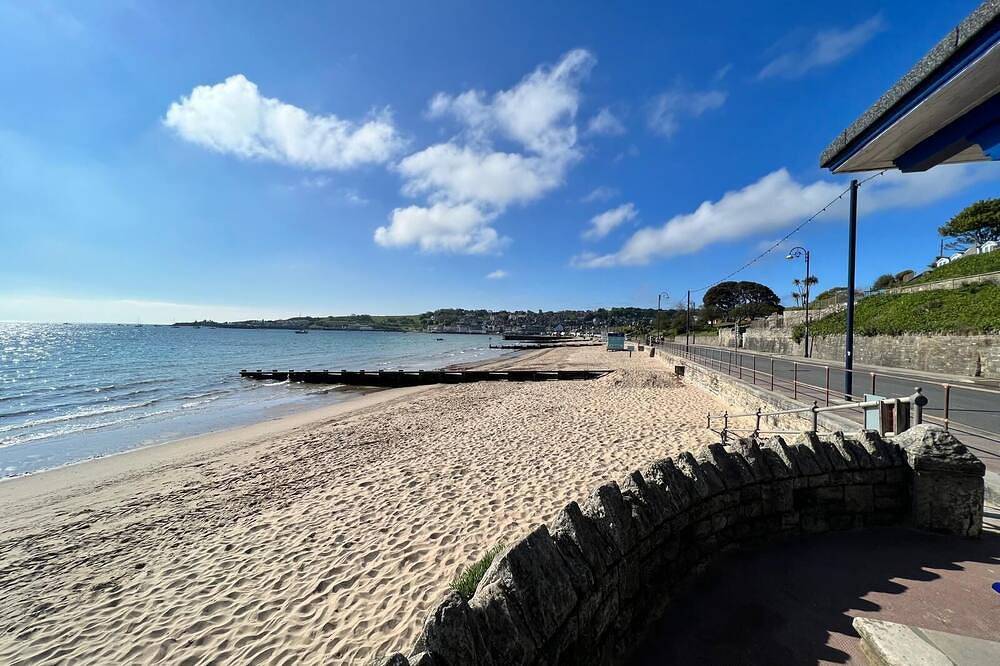 Passiflora Cottage Close to Swanage Beach and Town Sleeps 7 in Swanage, Dorset