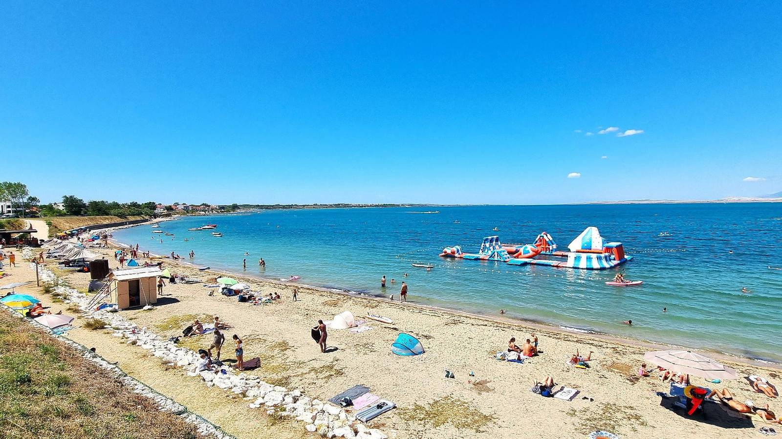Geheel vakantieappartement, Flat in Nin with terrace, garden and barbecue in Nin, Zadar