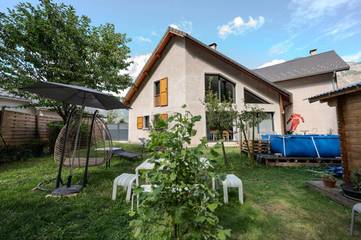 Chalet pour 8 personnes, avec jacuzzi ainsi que jardin et piscine, adapté aux familles à Le Bourg-d'Oisans