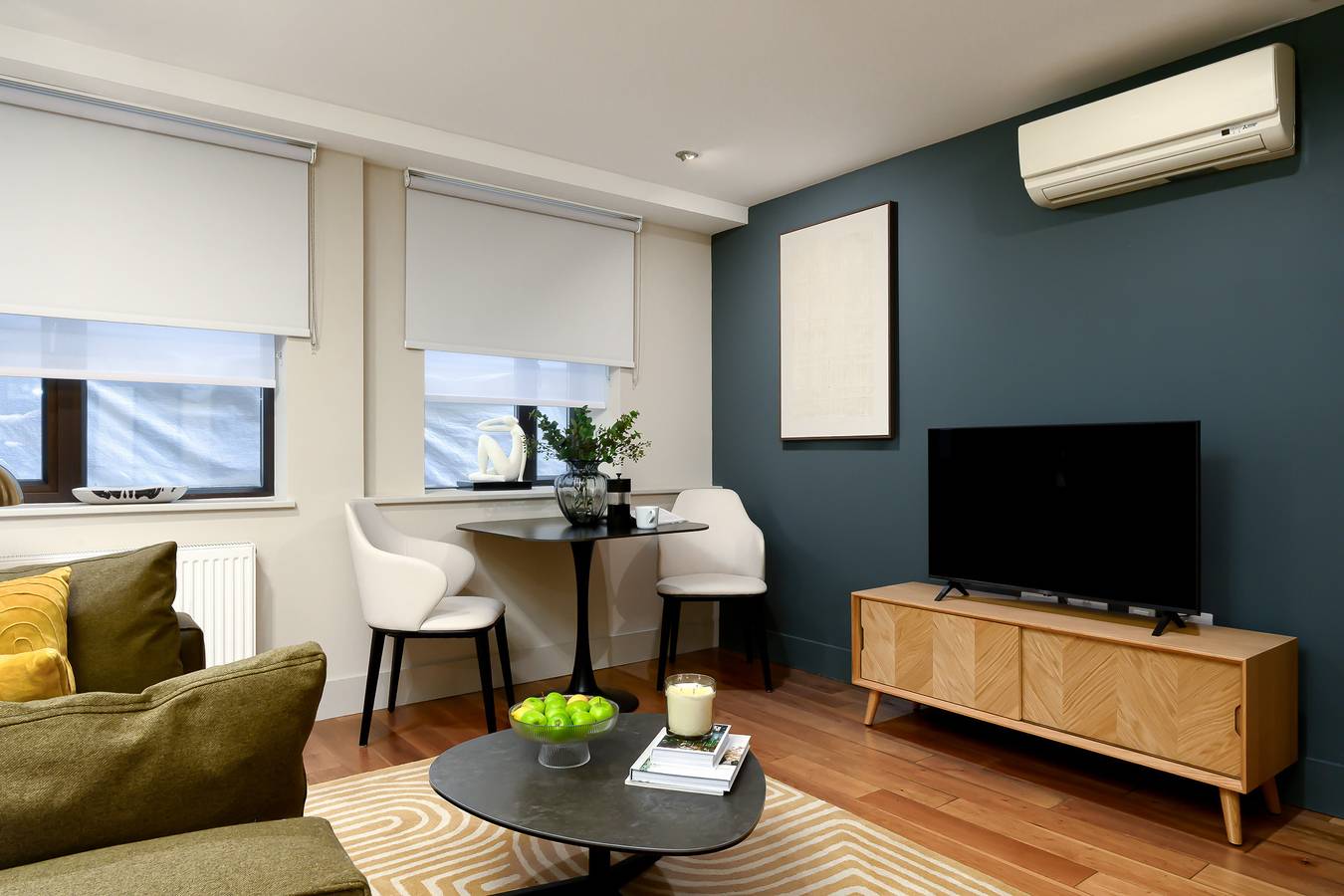 Entire apartment, Monument | Studio Executive in Downtown, London