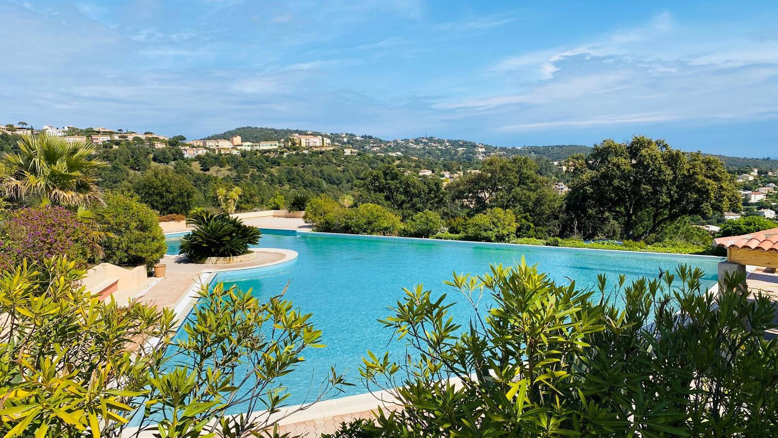 Maison vue mer avec jacuzzi in Roquebrune-sur-Argens, Région de Draguignan