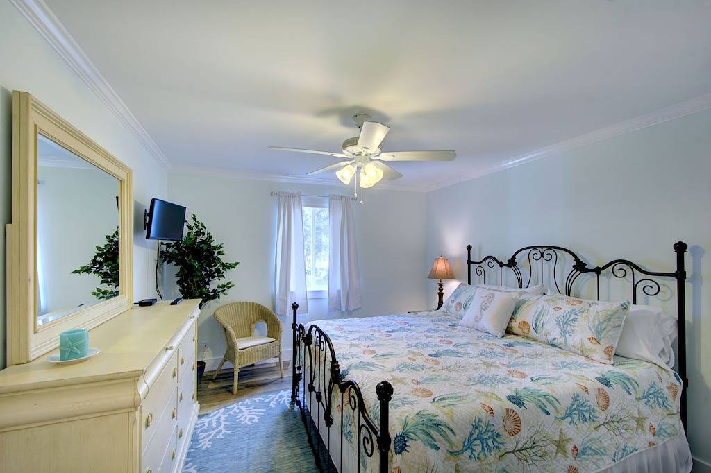 Ganze Wohnung, Totally Renovated Coastal Condo in Ocean Walk, Unit in St. Simons Island, Glynn County