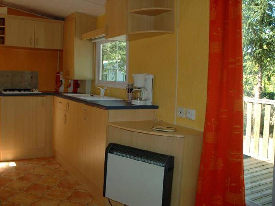 Camping les Pialades - Mobilheim 5 personen - M8 - 35m² mit überdachter Terrasse / 2 Schlafzimmer in Nabirat, Périgord Noir