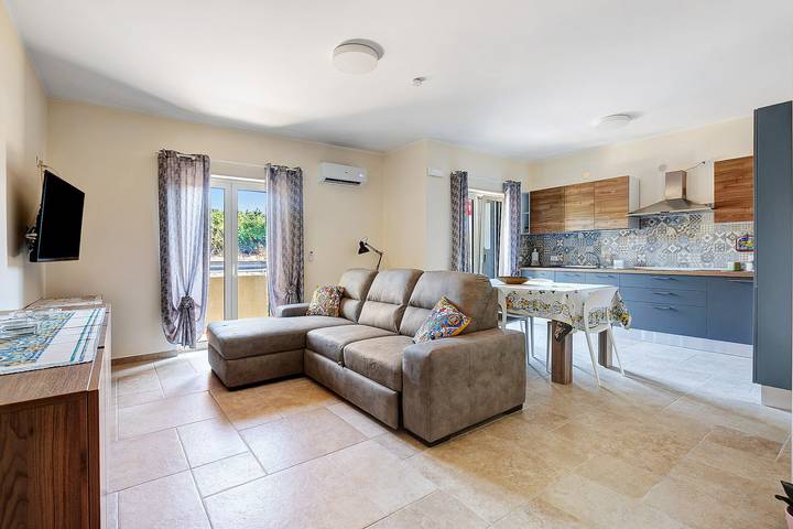 Malluzzo Holidays Apartment with Hill View, Wi-Fi, and Air Conditioning