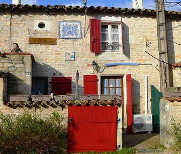 Gîte pour 6 personnes, avec piscine et terrasse, animaux acceptés à Usseau
