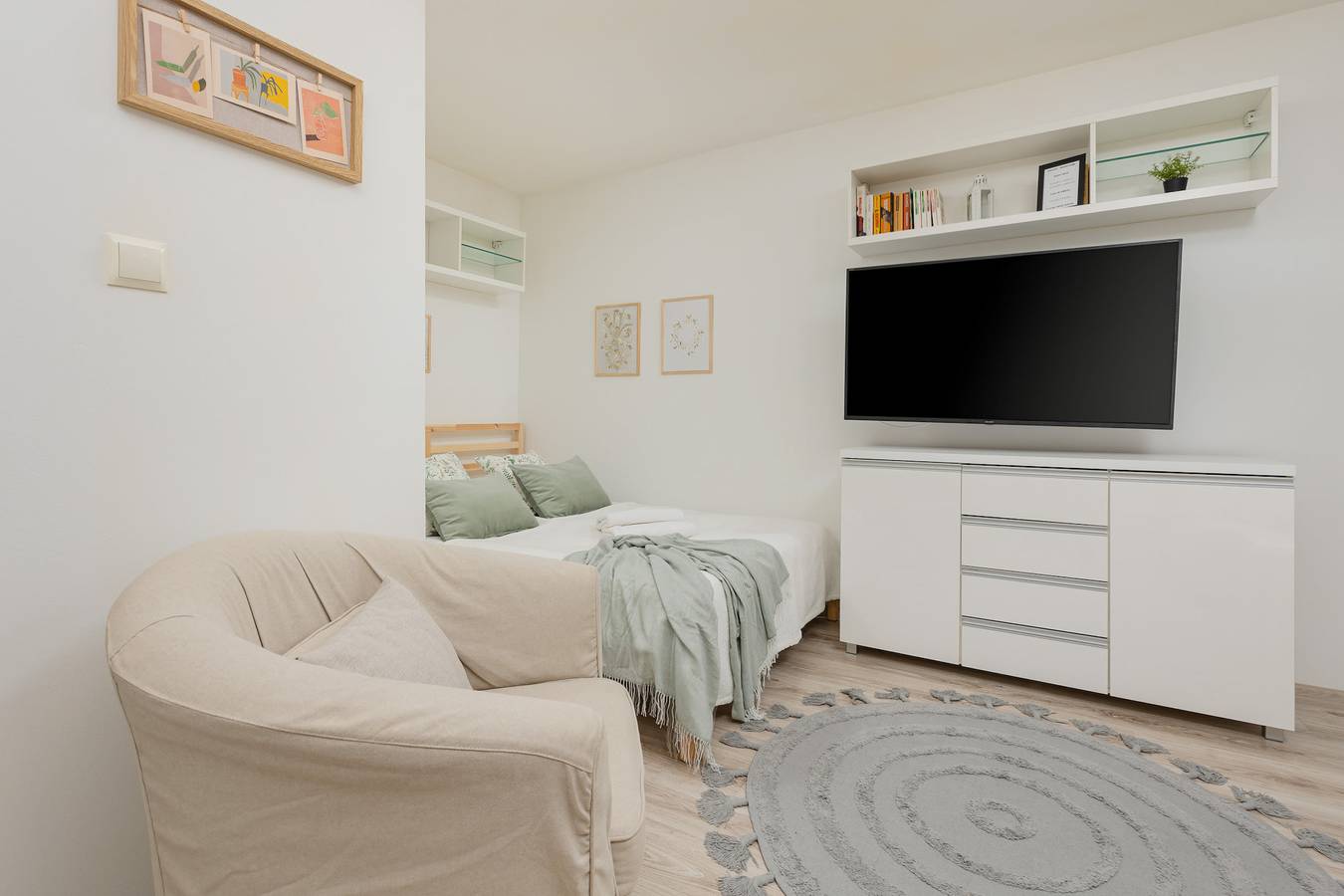 Cały apartament wypoczynkowy, Bright Studio with Balcony | Tranquil Zoliborz in Żoliborz, Warszawa
