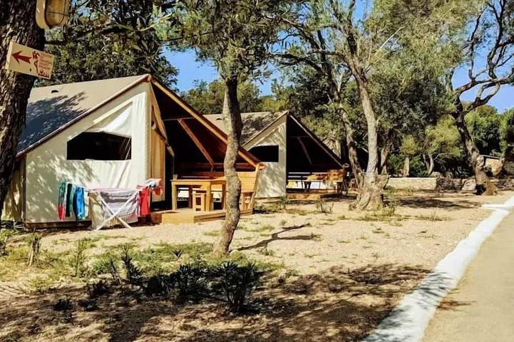 Camping pour 4 personnes, avec piscine à Bonifacio