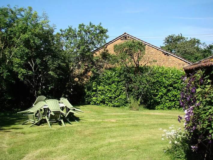 Gîte pour 7 personnes, avec jardin à Le Châtenet-en-Dognon - 2