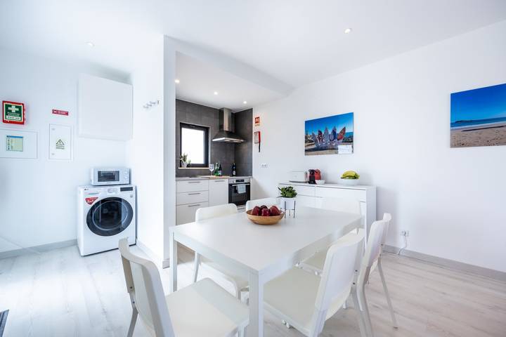 Location de vacances pour 6 personnes, avec terrasse ainsi que jardin et piscine à Sagres - 4