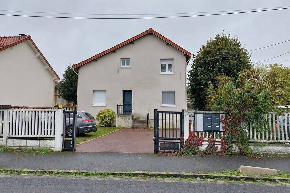 Entire apartment, Appartement Douillet à 35 mn de Paris in Sainte-Geneviève-des-Bois, Essonne