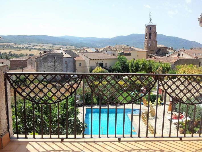 Casa rural con piscina para 6 personas, con Balcón además de Jardín y Vistas al lago en Provincia de Huesca