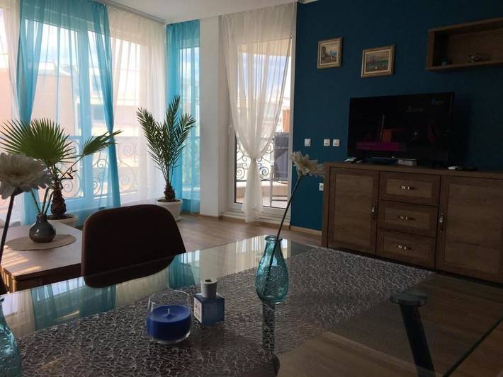 Ferielejlighed for 4 personer, med Havblik og Balkon såvel som Terrasse og Have i Bulgarien