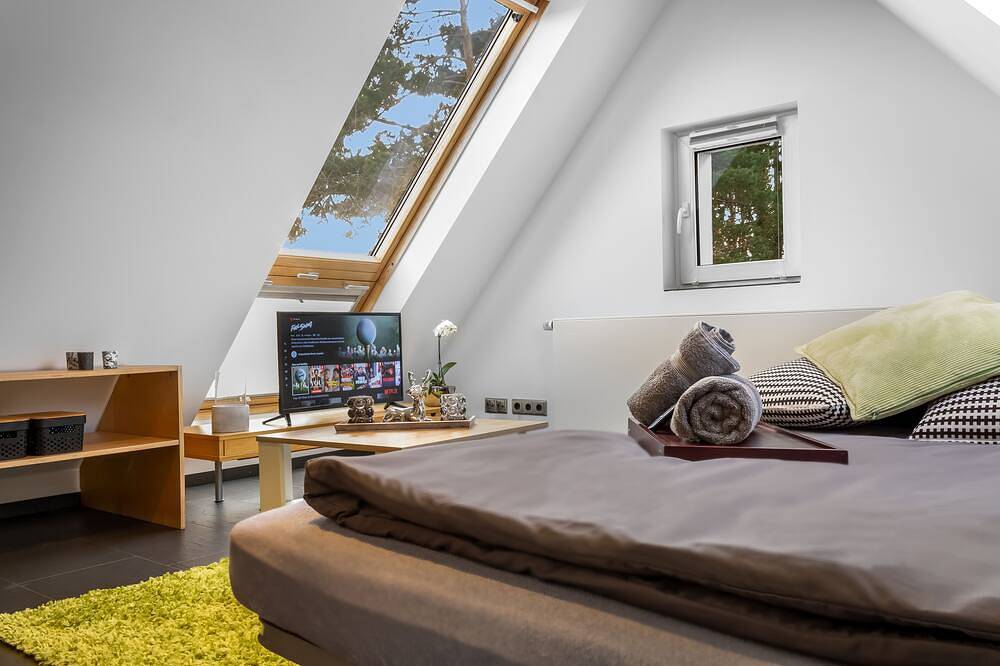 Entire apartment, 20 minutes to the city! Cozy attic studio apartment. in Nuremberg, Franconia