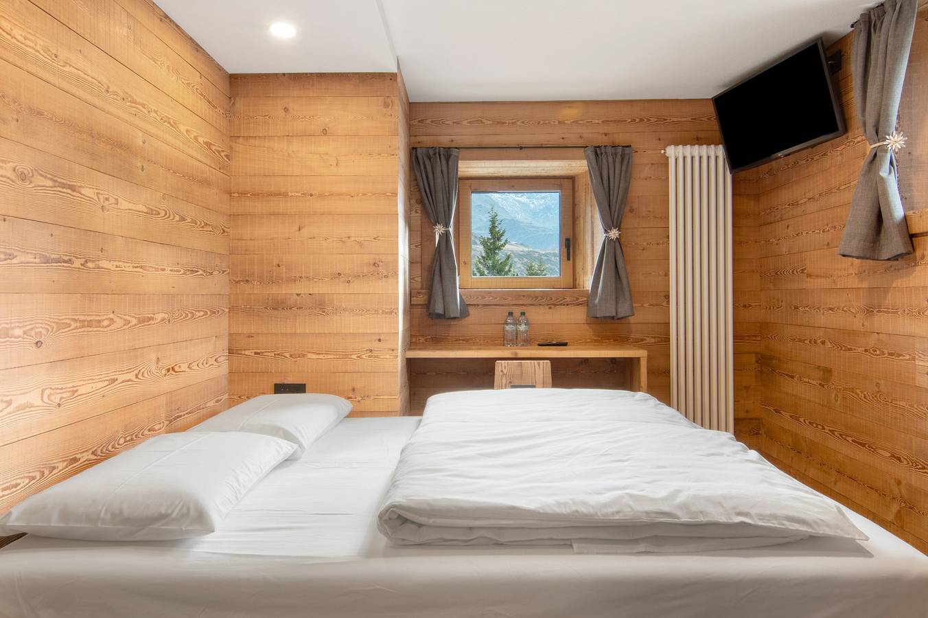 Camera 'Ferré' con vista lago, giardino condiviso e Wi-Fi in Madesimo, Valtellina