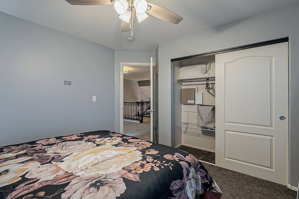 Moore House ~ Downtown Gilbert w/ Pool & Yard Games in Gilbert, Maricopa County