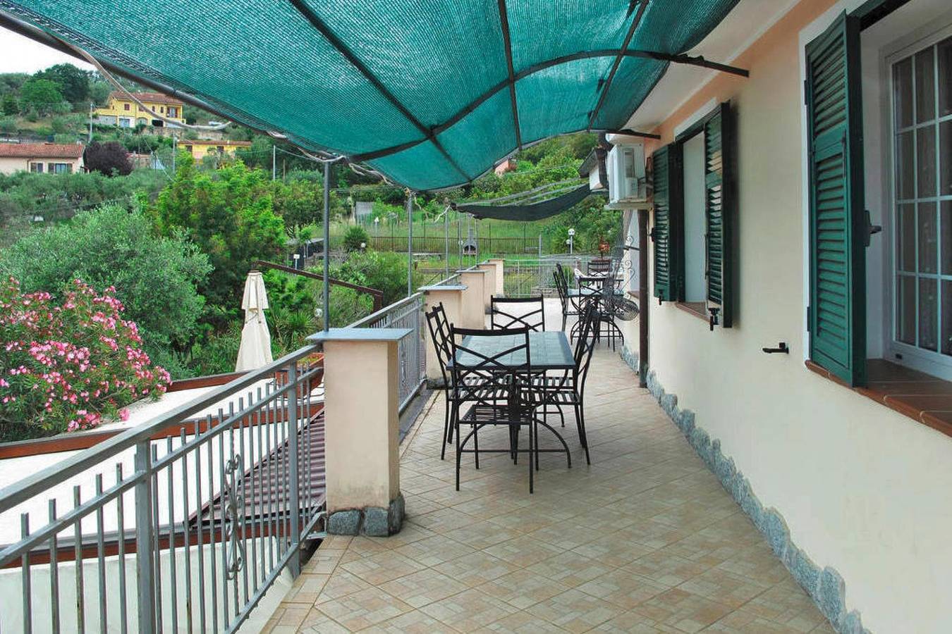 Entire apartment, Apartment in Imperia with communal pool in Torrazza (Imperia), Imperia