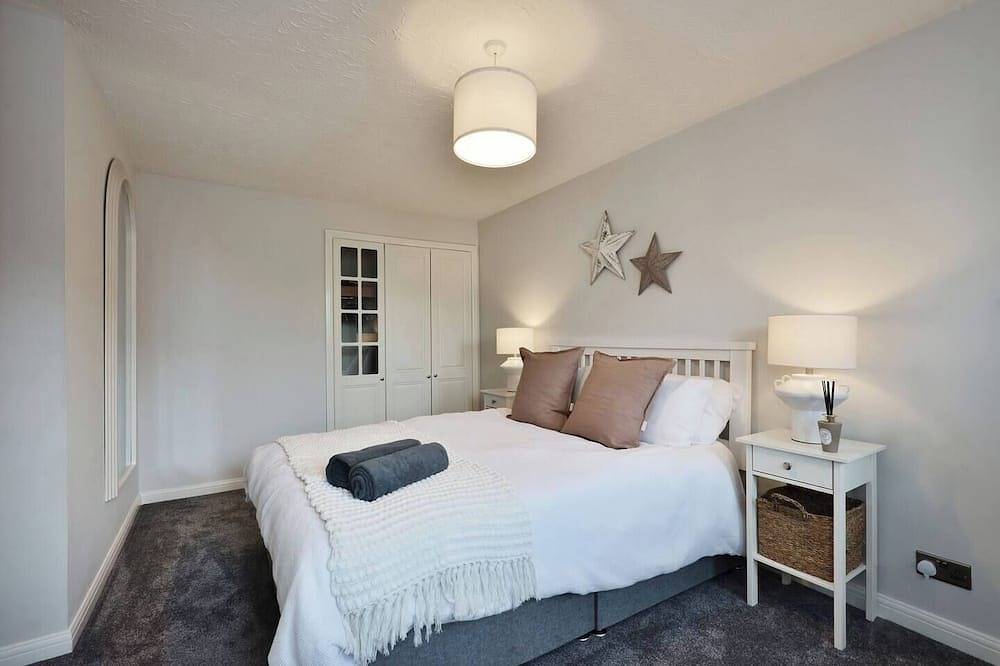 15 Mins Walk to City • Parking for 3 cars • Walk to the Pub 6 mins • Garden • Spacious Home • King Bedroom• Smart Tv in Hereford, Herefordshire