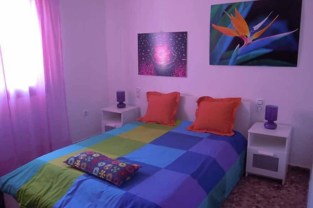 Casa con jardín, ideal para familias. in Sanlúcar la Mayor, Provincia de Sevilla