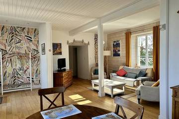 Gîte pour 4 personnes, avec piscine ainsi que jardin et terrasse dans Port De Chatressac