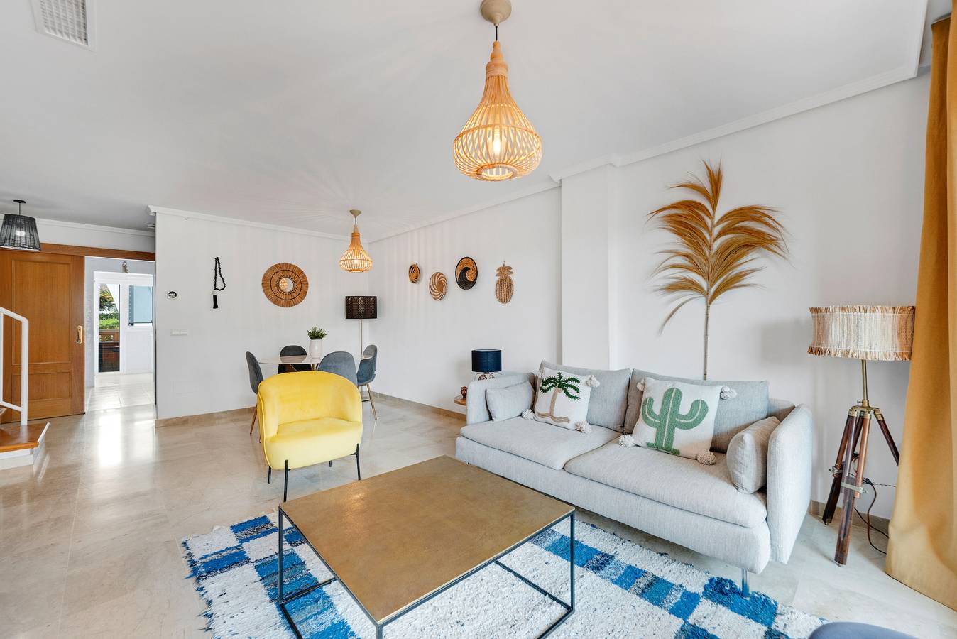 Geheel appartement, Appartement 'Dunas and Beach Marbella Cabopino' met Gedeeld Zwembad, Wi-Fi en Airconditioning in Carib Playa, Marbella