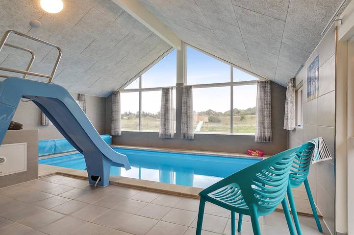 Ferienhaus für 14 Personen, mit Whirlpool und Terrasse sowie Garten und Sauna