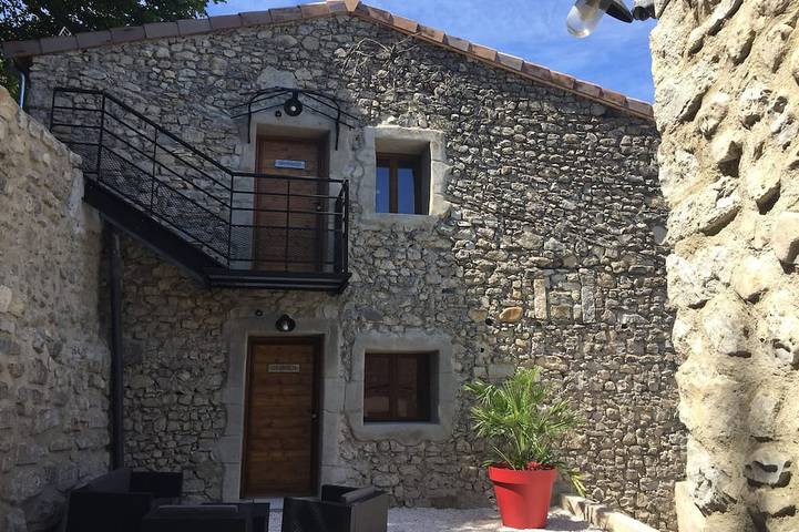 Gîte pour 4 personnes, avec terrasse à Baix