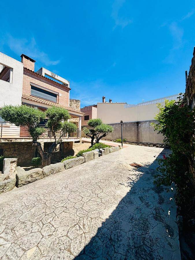 Casa rural para 23 personas, con Balcón y Jacuzzi además de Terraza y Jardín en Sotillo de las Palomas - 4
