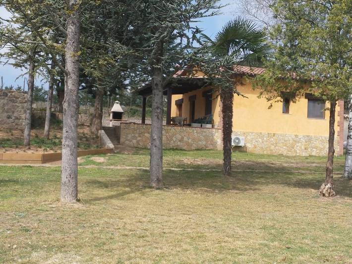 Casa rural para 6 personas, con jardín además de vistas y piscina, Se admiten mascotas en Berguedà - 2