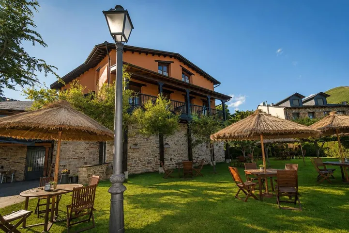 Hotel para 3 personas, con jardín además de vistas y sauna - 1