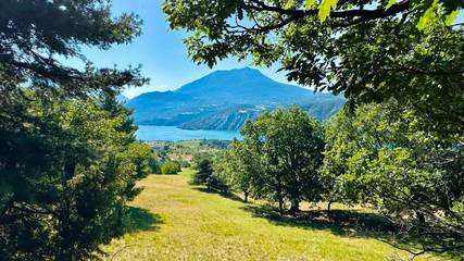 Maison d’hôte pour 6 personnes, avec jardin et jacuzzi dans Lac de Serre-Ponçon