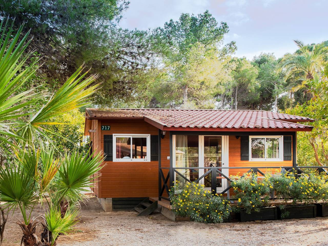 Chalet mit Klimaanlage in schönem Park in Alt Penedès, Penedes DO