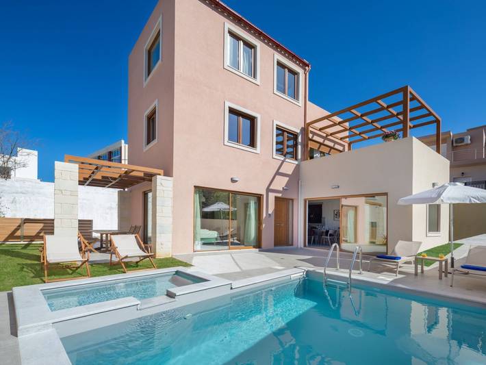 Ferienhaus für 9 Personen, mit Garten und Pool sowie Kinderpool