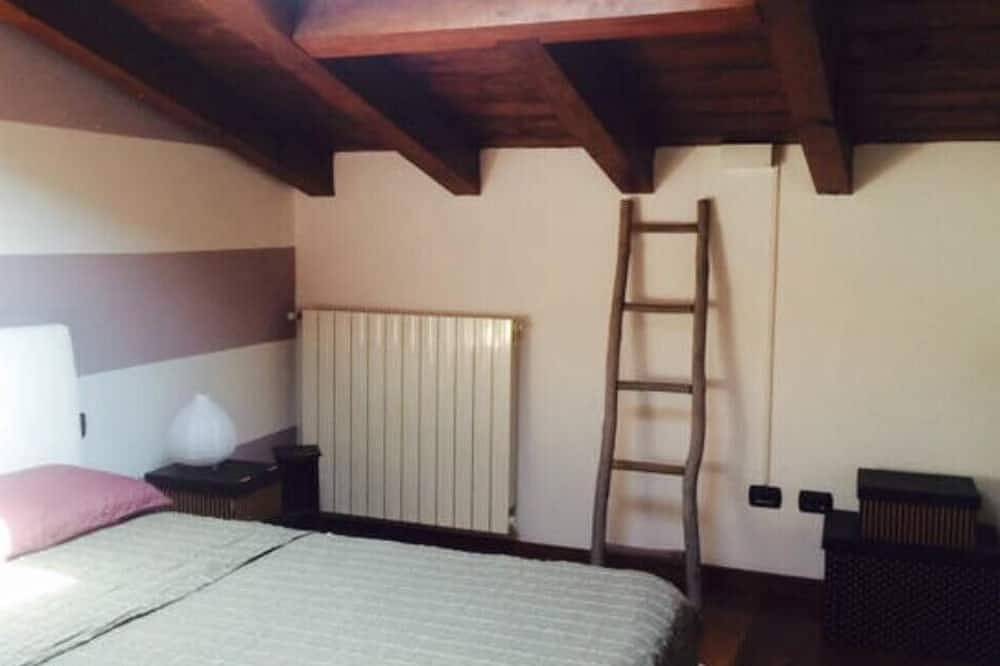 Entire apartment, Bergamo Town elegant apartment near airport in Bergamo, Bergamo Province