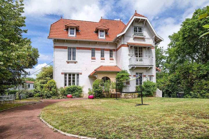 Maison de vacances pour 14 personnes, avec terrasse ainsi que piscine et jardin dans Le Moulleau
